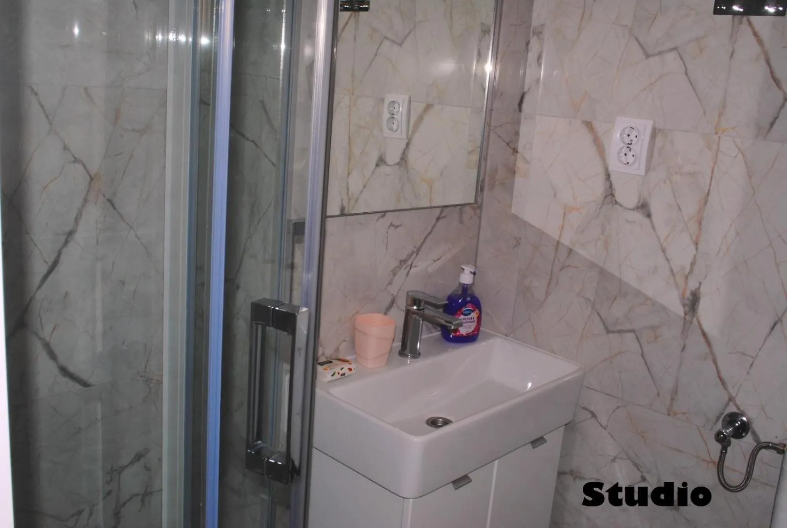 Sunshower Apartment And Studio Split