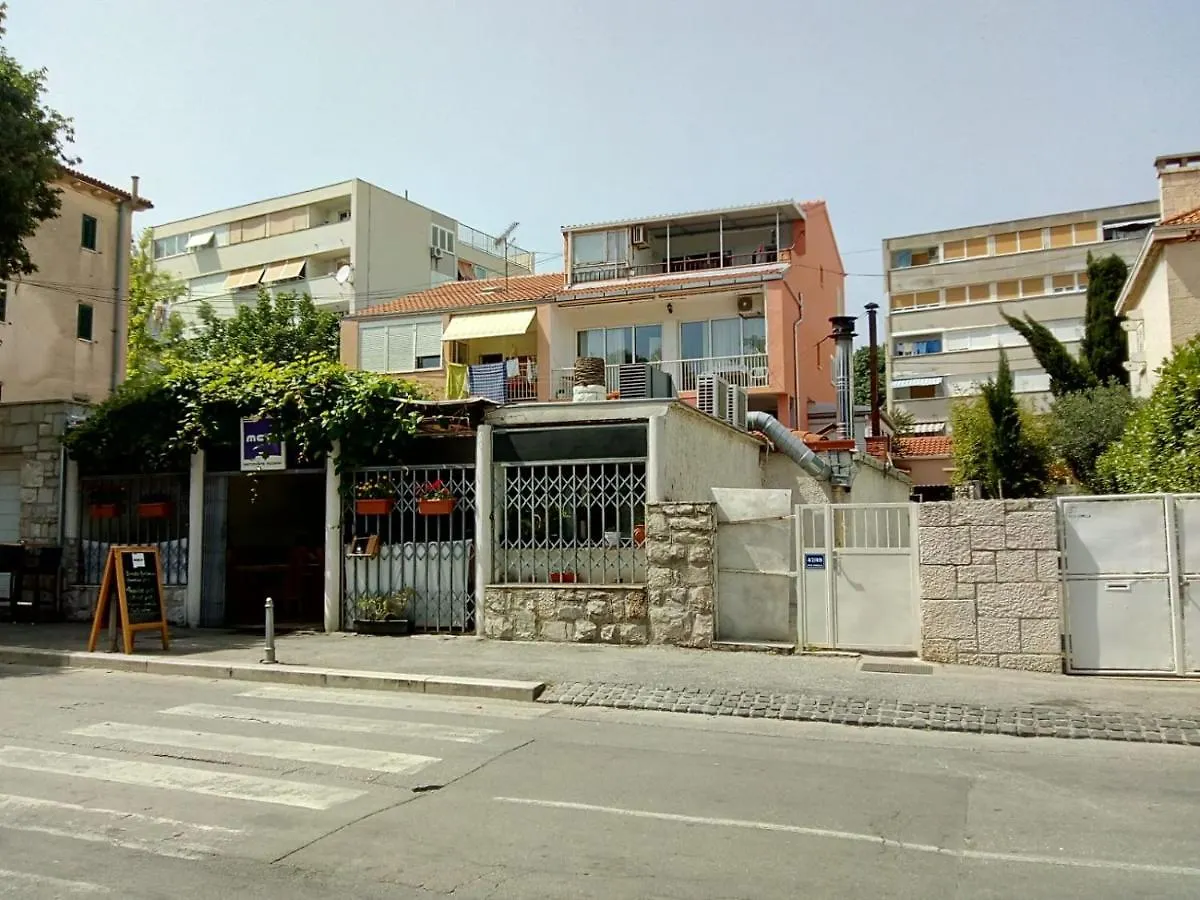 Sunshower Apartment And Studio Split Croatia